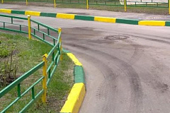Москвичи решат, в какой цвет красить бордюры